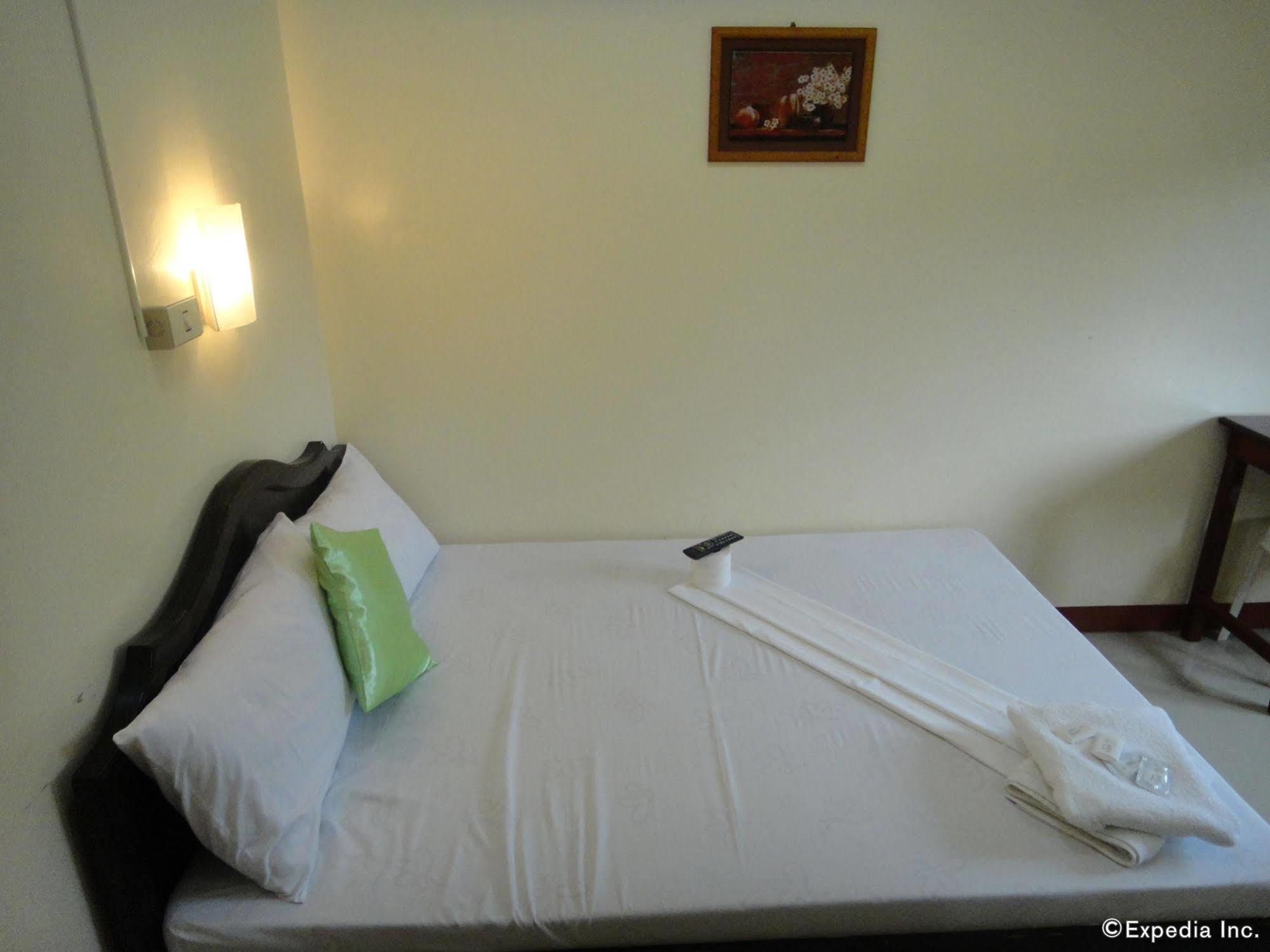 Amerson Pension Place Puerto Princesa Buitenkant foto