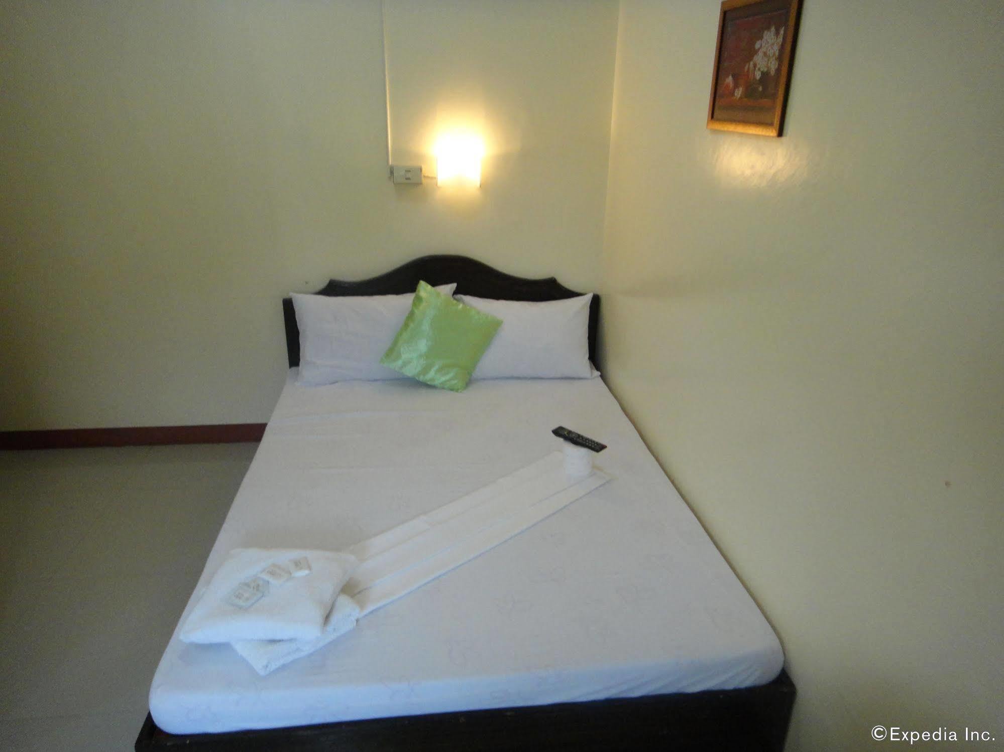 Amerson Pension Place Puerto Princesa Buitenkant foto